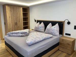 Peterlerhof tesisinde bir odada yatak veya yataklar