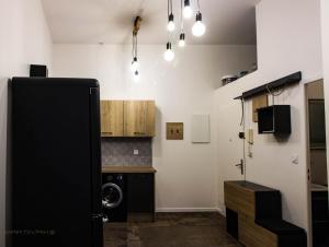 a kitchen with a washer and dryer in a room at L'amoureux - terrasse et climatisation coeur de ville in Montpellier