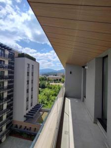 d'un balcon offrant une vue sur la ville. dans l'établissement Mountain View 1 - ADMINRO, à Braşov