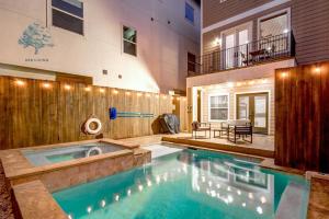 a swimming pool in the middle of a house at Luxury Houston Pool and spa Sleeps 10 in Houston