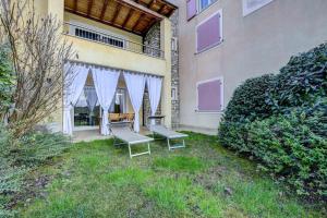two chairs and a table in the yard of a building at Maison Martina in Lonato del Garda