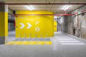 a large yellow sign in a parking garage at Labtwentytwo Barcelona, a Tribute Portfolio Hotel by Marriott in Barcelona