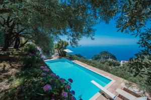 - une piscine avec vue sur l'océan dans l'établissement Villa la Campanella by Elite Villas, à Ravello