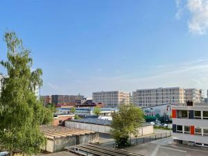 a view of a city with tall buildings at Urban Apartment - Stilvoll & im Herzen der Stadt in Bremerhaven