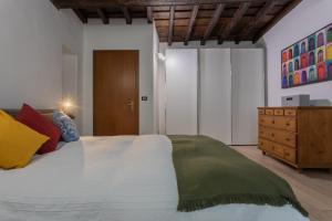 Ένα ή περισσότερα κρεβάτια σε δωμάτιο στο Casa IV Marzo al Quadrilatero by Wonderful Italy