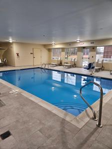 a large swimming pool with blue water at Wingate by Wyndham Youngstown - Austintown in Youngstown
