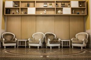 a group of chairs in a room with shelves at Hotel Universal in Livorno