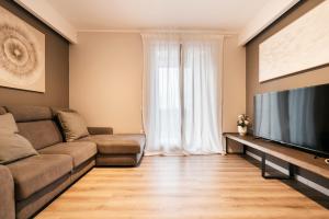 TV a/nebo společenská místnost v ubytování Mistral Apartments