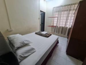 Giường trong phòng chung tại Paka Seaview Inn