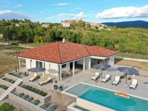 an aerial view of a house with a swimming pool at Green Forest in Buzet