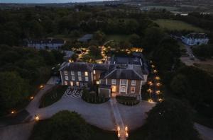 una vista aerea di una grande casa con luci di Newbay House Wexford a Wexford