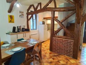 Kuchyň nebo kuchyňský kout v ubytování Le huit Gite dans villa Aultoise