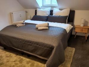 a large bed in a bedroom with two pillows on it at Komfort FeWo l Moselstay l maximal 4 Personen und Baby I Brauneberg Mosel I WIFI I in Brauneberg
