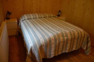 Una cama o camas en una habitación de Gesthus Selfoss