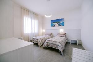 a bedroom with two beds and a table at Residenza La Boheme in Verona