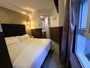 Uma cama ou camas num quarto em The Snooze Hotel at Bugis