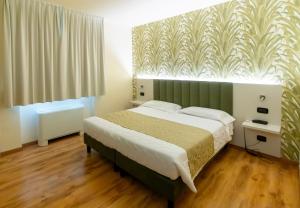 A bed or beds in a room at Hotel Riz B.B