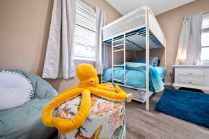 Katil dua tingkat atau katil-katil dua tingkat dalam bilik di Coral Paradise near Ballard Park