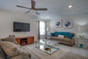 a living room with a couch and a tv at Townhome with 2 Decks 3 Mi to Ocean City Boardwalk in Berlin