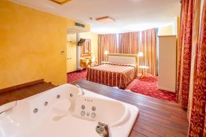 A bed or beds in a room at Hotel Riz B.B