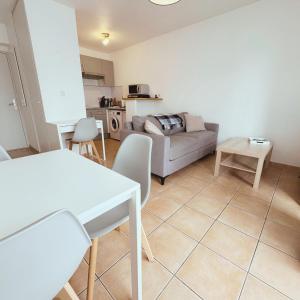 Η κουζίνα ή μικρή κουζίνα στο Appartement Résidence Privé avec PARKING WIFI CLIM PISCINE