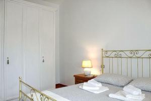 Un pat sau paturi într-o cameră la Casa al Mare in Sardegna Pittulongu