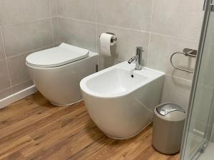 a bathroom with a toilet and a sink at 'La Perla' nel centro di Frascati in Frascati