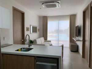 a kitchen with a sink and a living room at Oasis Retreat - Cartagena in Los Arrayanes