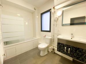 Ένα μπάνιο στο Chambres Pasteur +32 φωτογραφίες