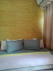 Ένα ή περισσότερα κρεβάτια σε δωμάτιο στο Cool suites Tower A unit 233