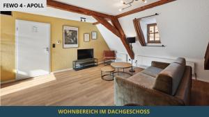 a living room with a couch and a tv at SandAPART34 - 4 tolle FeWos von 1-9 Pers mitten in der Altstadt in Bamberg