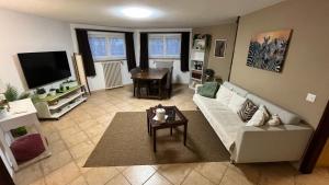 TV a/nebo společenská místnost v ubytování Ferienwohnung Casa Azalea + 21 fotografií