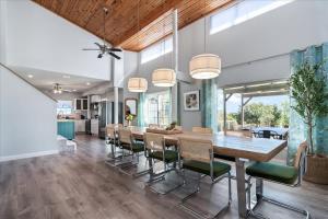 Gallery image of Luxe Farmhouse ~ Hot Tub + Pool ~ Great4Gatherings in Manor