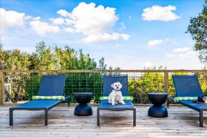 Gallery image of Luxe Farmhouse ~ Hot Tub + Pool ~ Great4Gatherings in Manor