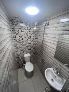 a bathroom with a toilet and a sink at Cairo de casa hostel in Cairo