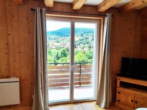 a room with a large window with a view at Chalet de Xonrupt / Vue splendide sur les montagnes in Xonrupt-Longemer