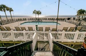 Pemandangan kolam renang di 131 Grand Pavilion by AvantStay Oceanfront On The Boardwalk atau di dekatnya