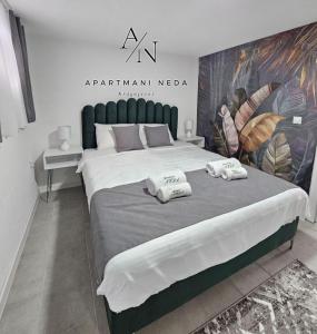 Ένα ή περισσότερα κρεβάτια σε δωμάτιο στο Apartmani Neda Kragujevac +9 φωτογραφίες