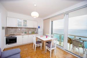 Fotografie z fotogalerie ubytování Apartments AriaSana-5m from the beach v destinaci Dobra Voda