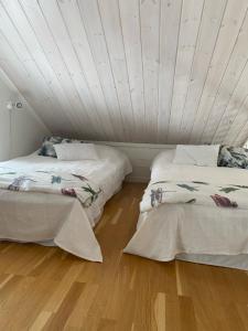 Postel nebo postele na pokoji v ubytování Lövlingskulle