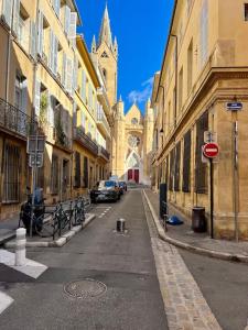 The surrounding neighborhood or a neighborhood close to Az apartmant