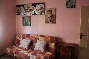 a living room with a couch and pictures on the wall at Casa vacanze la Bassa in Porto Viro