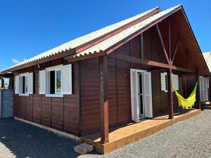 a small wooden cabin with a pitched roof at Chalé hespanhol 01 in Passo de Torres