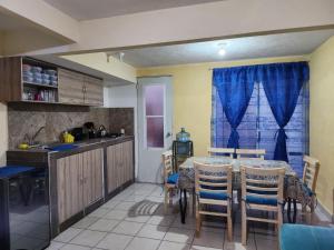 Η κουζίνα ή μικρή κουζίνα στο Casa Latania