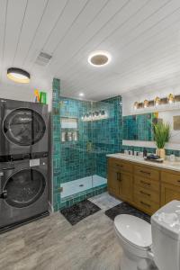 a bathroom with a shower and a toilet and a sink at Candlewick Inn and Suites in Eureka Springs