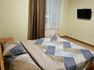 Posteľ alebo postele v izbe v ubytovaní Apartments on Kirova