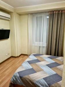 Posteľ alebo postele v izbe v ubytovaní Apartments on Kirova