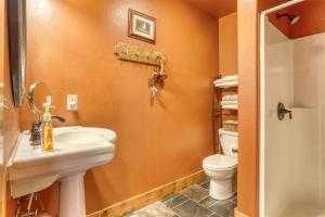Bilik mandi di Big Pine Lodge +23 gambar