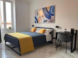 Postel nebo postele na pokoji v ubytování Napoli Oltre Rooms