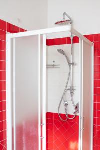 a bathroom with a shower with red tiles at Terrazza baciata dal sole in Lazise